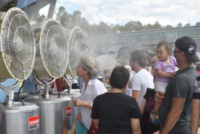 Sweltering temperatures in Australia in January 2017 forced attendees at the Sydney International tennis tournament to cool off at fans.