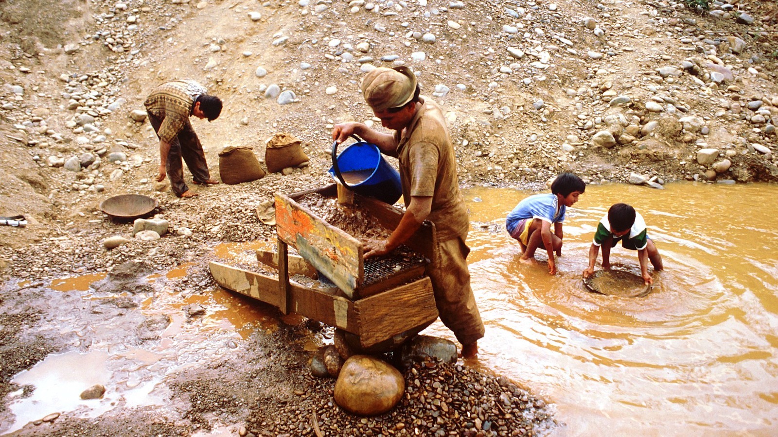 In Bolivia, Mercury Pollution Spreads Amid a Surge in Gold Mining - Yale  E360