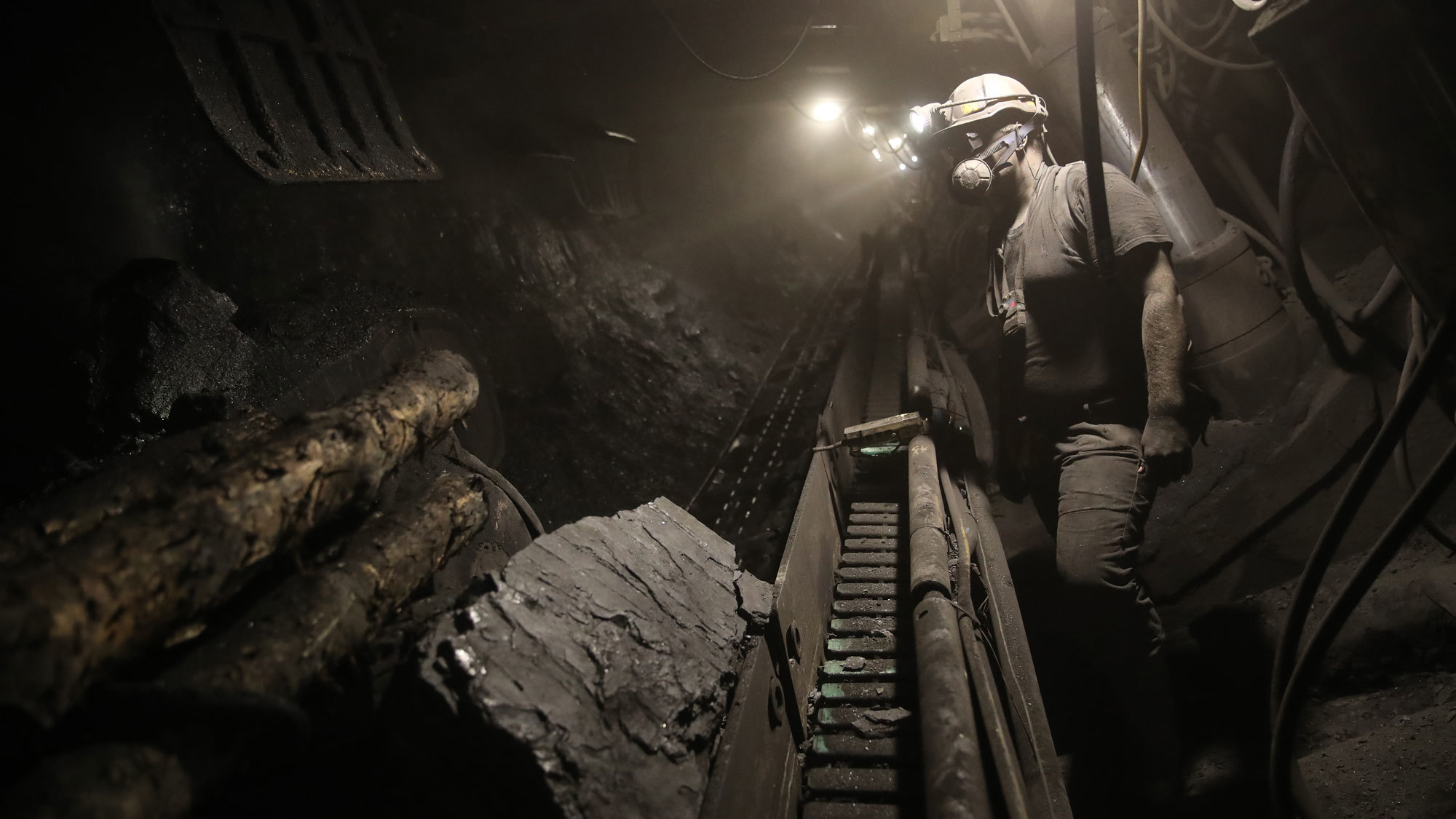 photo of As Pressures Mount, Poland’s Once-Mighty Coal Industry Is in Retreat image