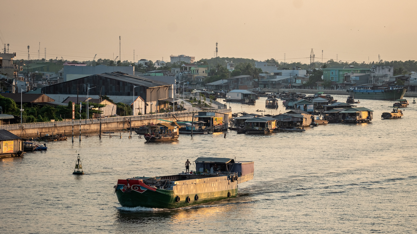 In a Dammed and Diked Mekong, a Push to Restore the Flow