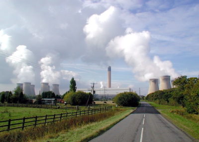 The Drax power plant, the last coal-fired power plant to be built in Britain, is replacing coal with biomass in its operation.