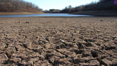 A dry California riverbed in 2009. New research finds the start of California’s annual rainy season has been pushed back from November to December.
