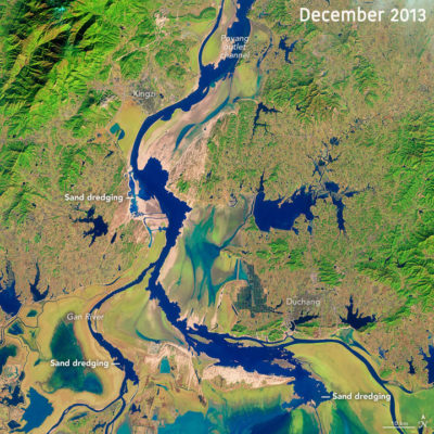 Satellite images from 1995 and 2013 show the impact of sand mining on the waterway connecting China's Poyang Lake and the Yangtze River.